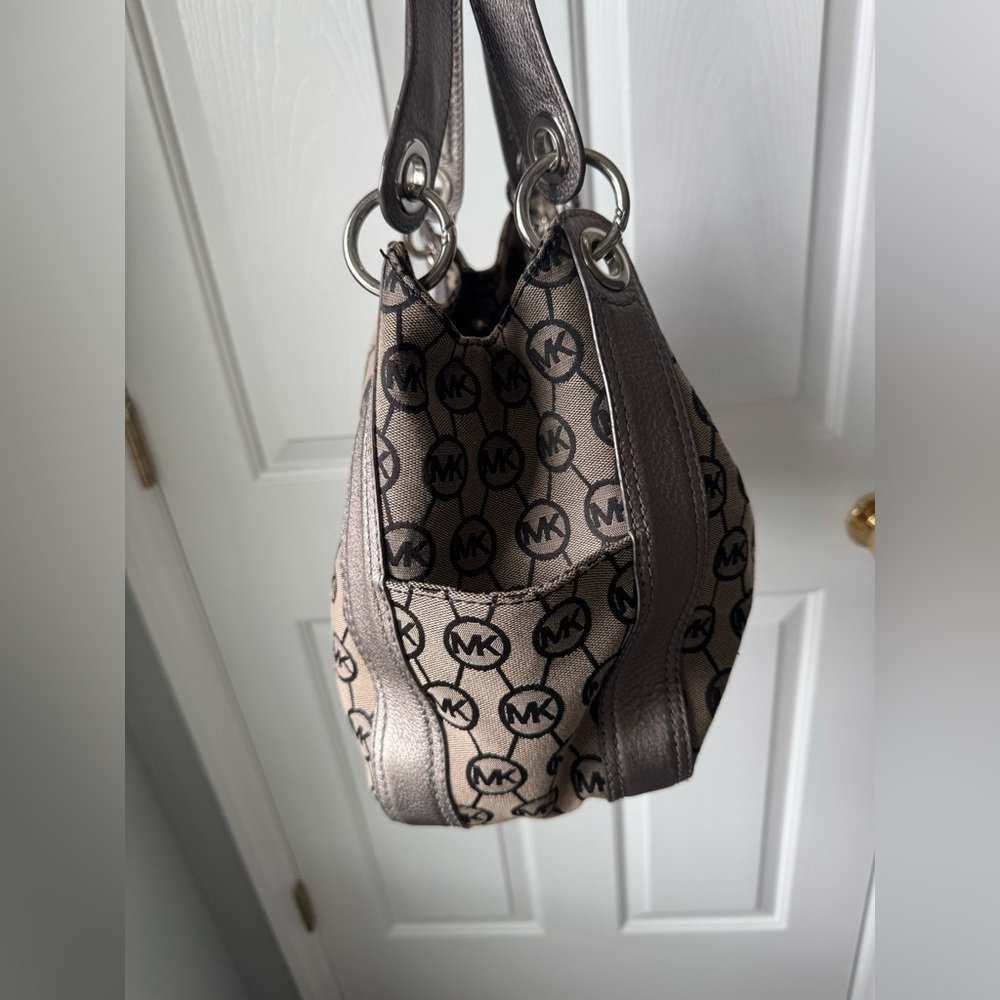 Michael Kors monogrammed shoulder hobo bag - Picture 10 of 12